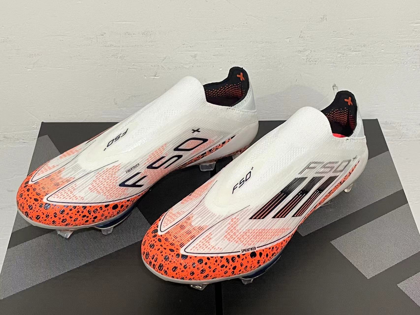 F50 Elite Laceless FG